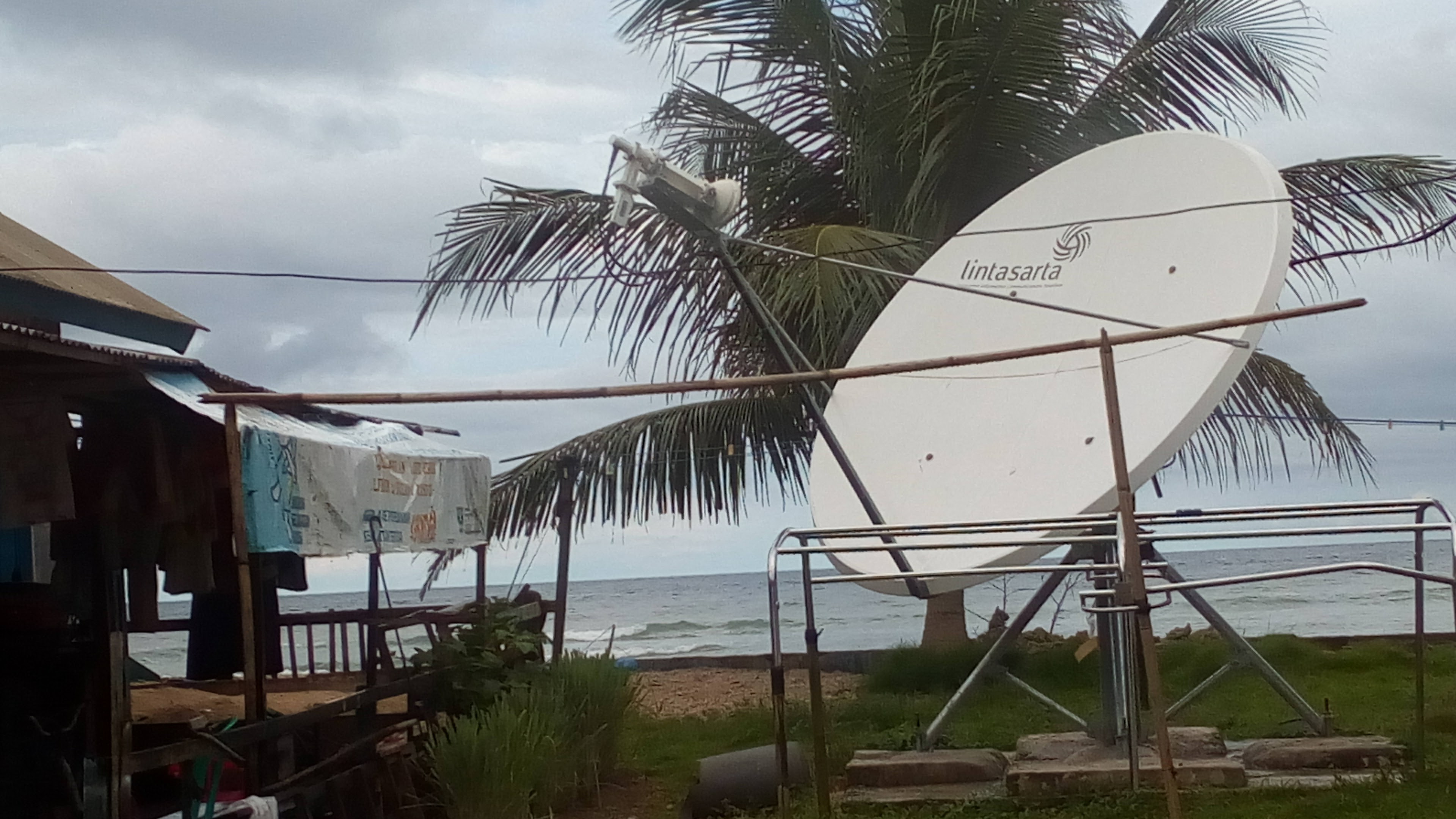Perbaikan VSAT di daerah Mentawai