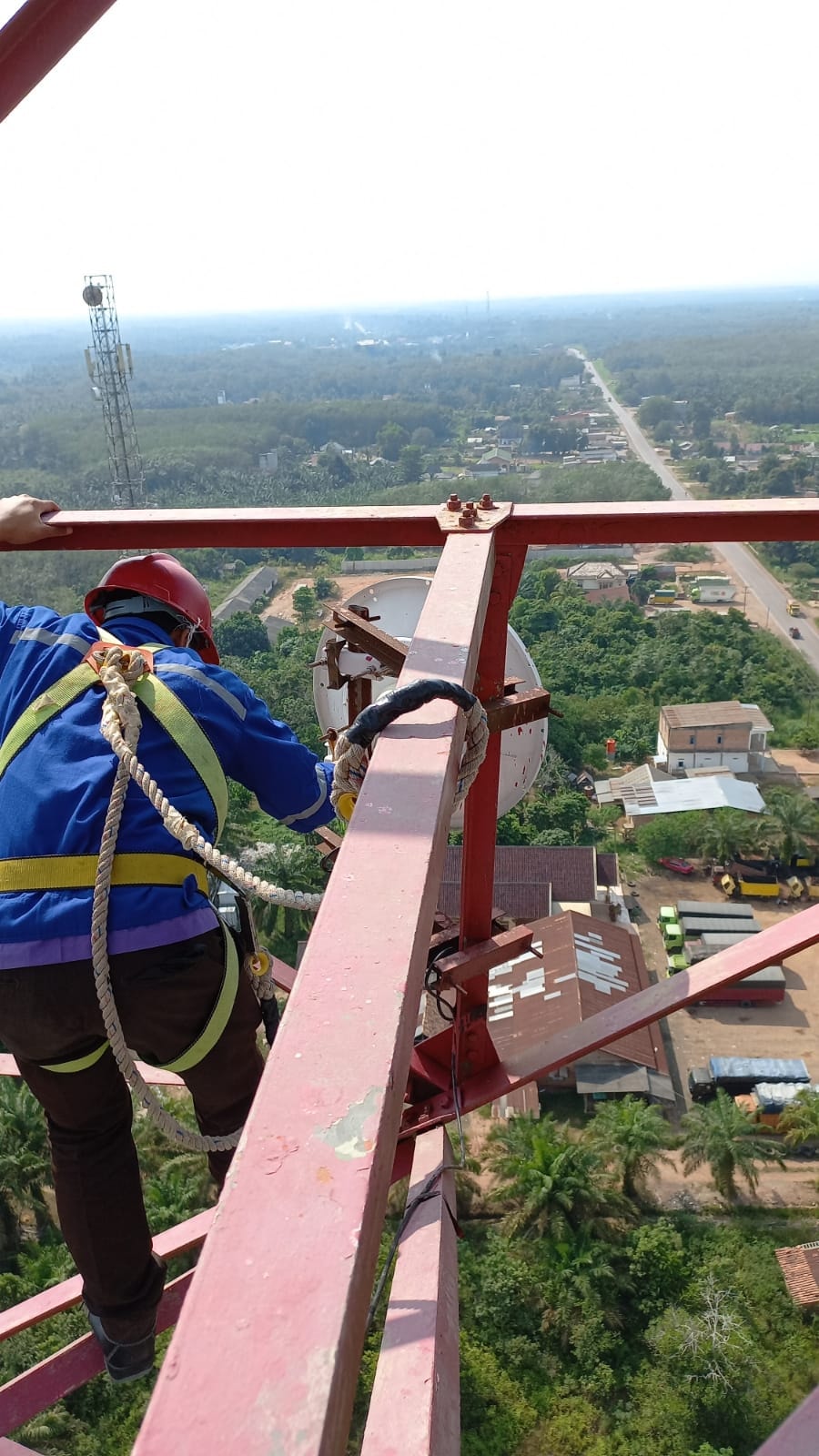 Pointing Rocket Dish Antenna